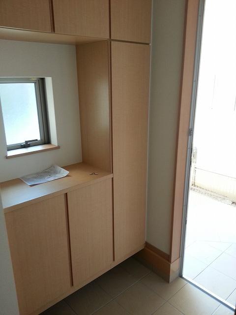 Entrance. Local (12 May 2013) Shooting