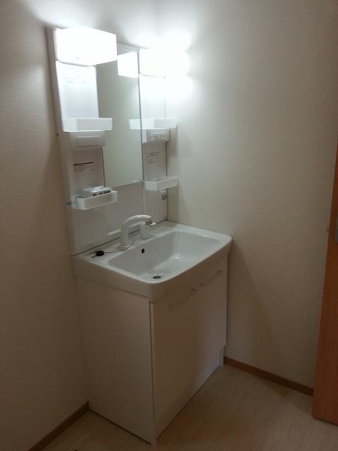 Wash basin, toilet. Local (12 May 2013) Shooting