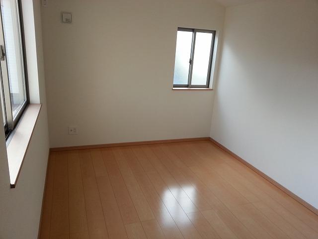 Non-living room. Local (12 May 2013) Shooting