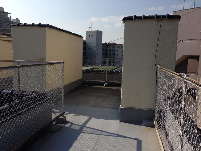 Balcony. Local (11 May 2013) Shooting Rooftop is equipped with roof balcony!