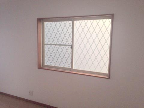 Other introspection. Window glass of the living room is also kept private because it has become a frosted glass.