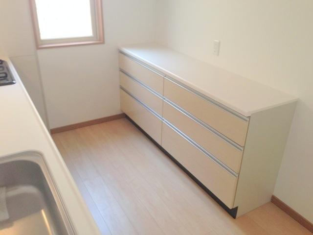 Kitchen. Also storage space on the reverse of the kitchen! Also there firmly space to put the refrigerator next to.