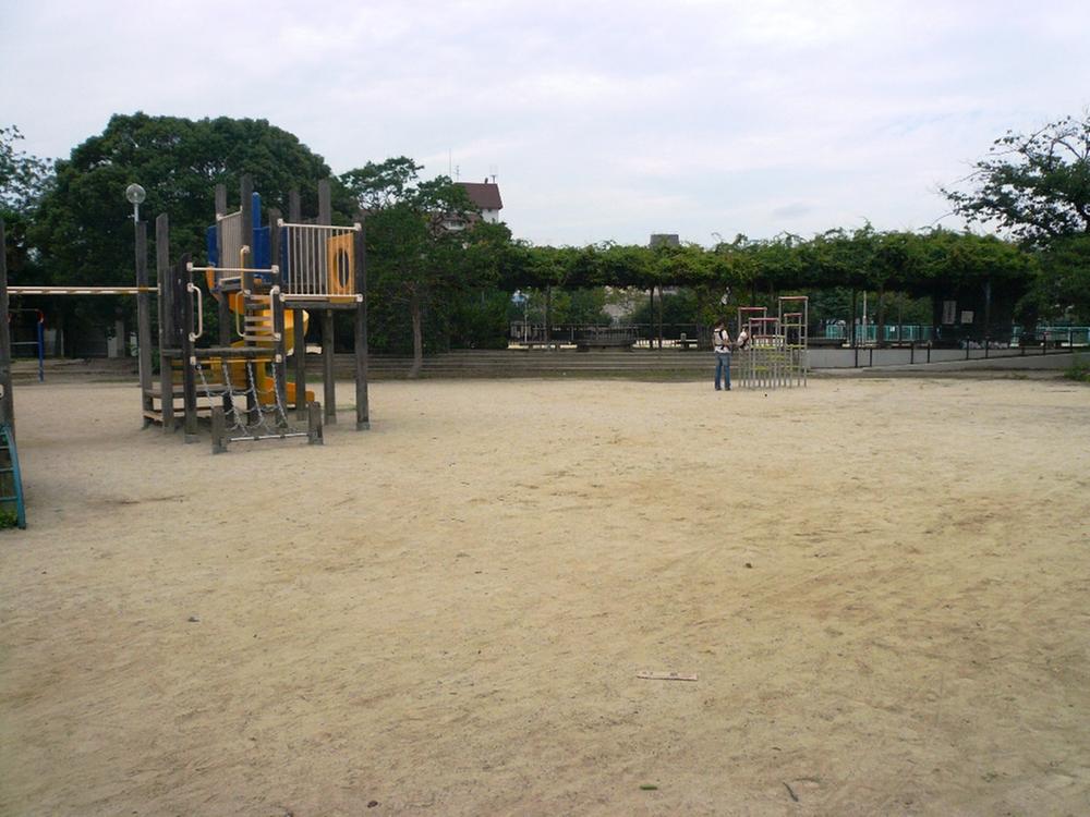 park. 680m to Oso park