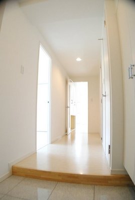 Entrance. It is a good entrance of the spacious usability.