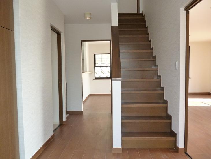 Entrance. Local (11 May 2013) Shooting