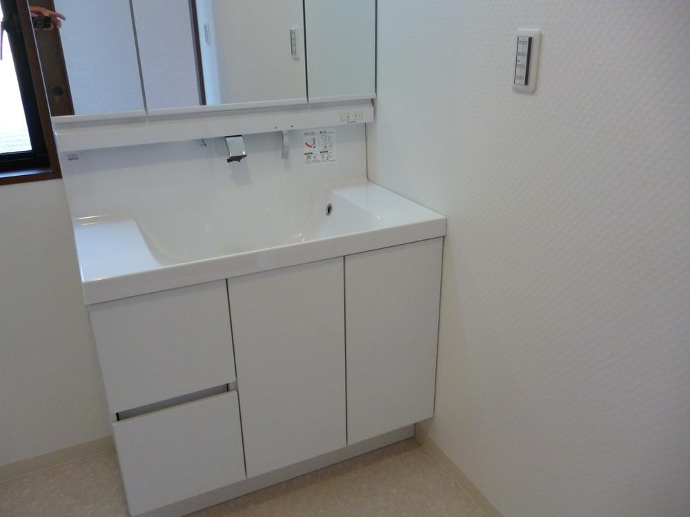 Wash basin, toilet. Indoor (11 May 2013) Shooting