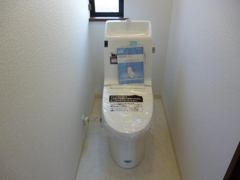 Toilet. Indoor (11 May 2013) Shooting