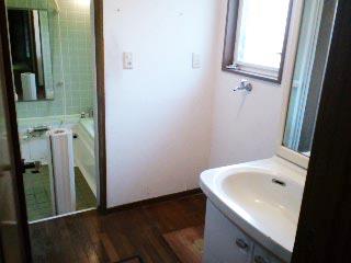 Wash basin, toilet. Room (August 2012) shooting