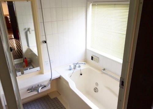 Bathroom. Indoor (10 May 2013) Shooting