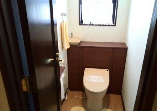 Toilet. Indoor (10 May 2013) Shooting