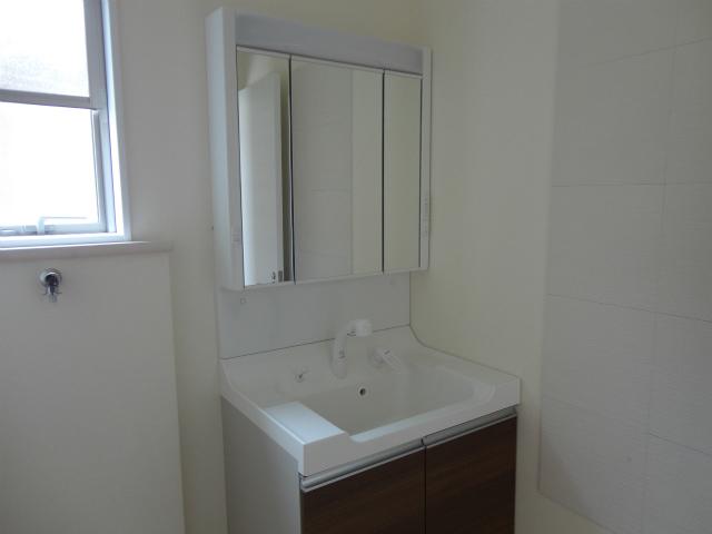 Wash basin, toilet. bathroom