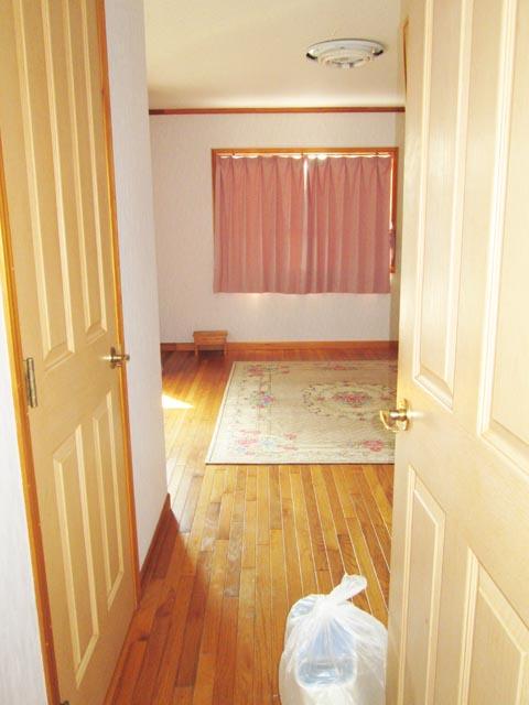 Non-living room. Indoor (12 May 2013) Shooting