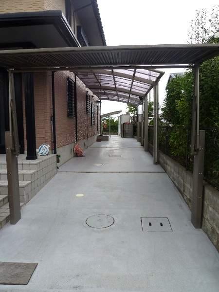 Parking lot. Garage 3 cars can park