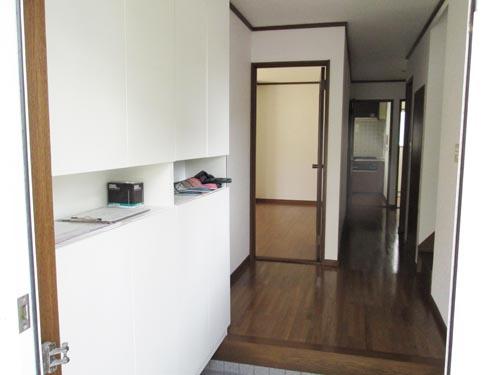 Entrance. Local (May 2013) Shooting