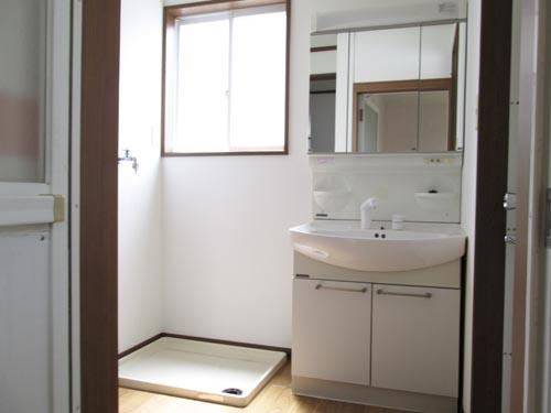 Wash basin, toilet. Room (May 2012) shooting