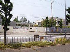 Junior high school. Municipal 1230m until Yoshikawa junior high school