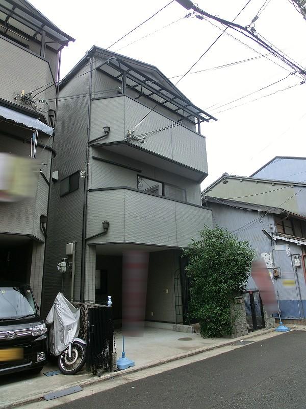 Local photos, including front road. Width 4.7m