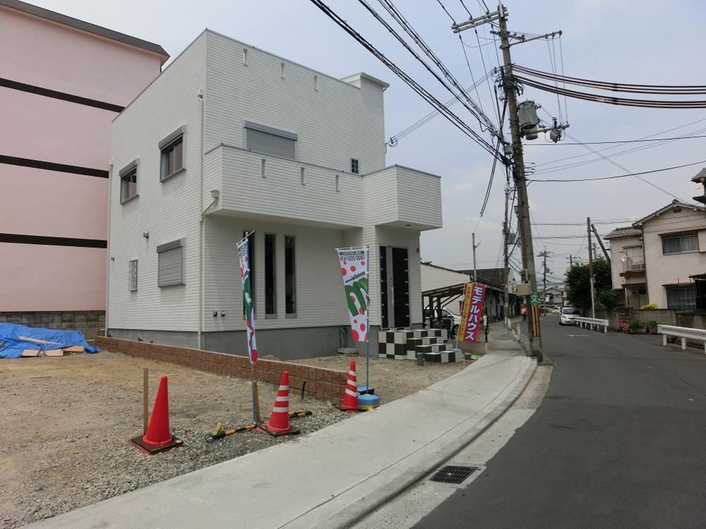 Local photos, including front road. Local (August 2012) shooting