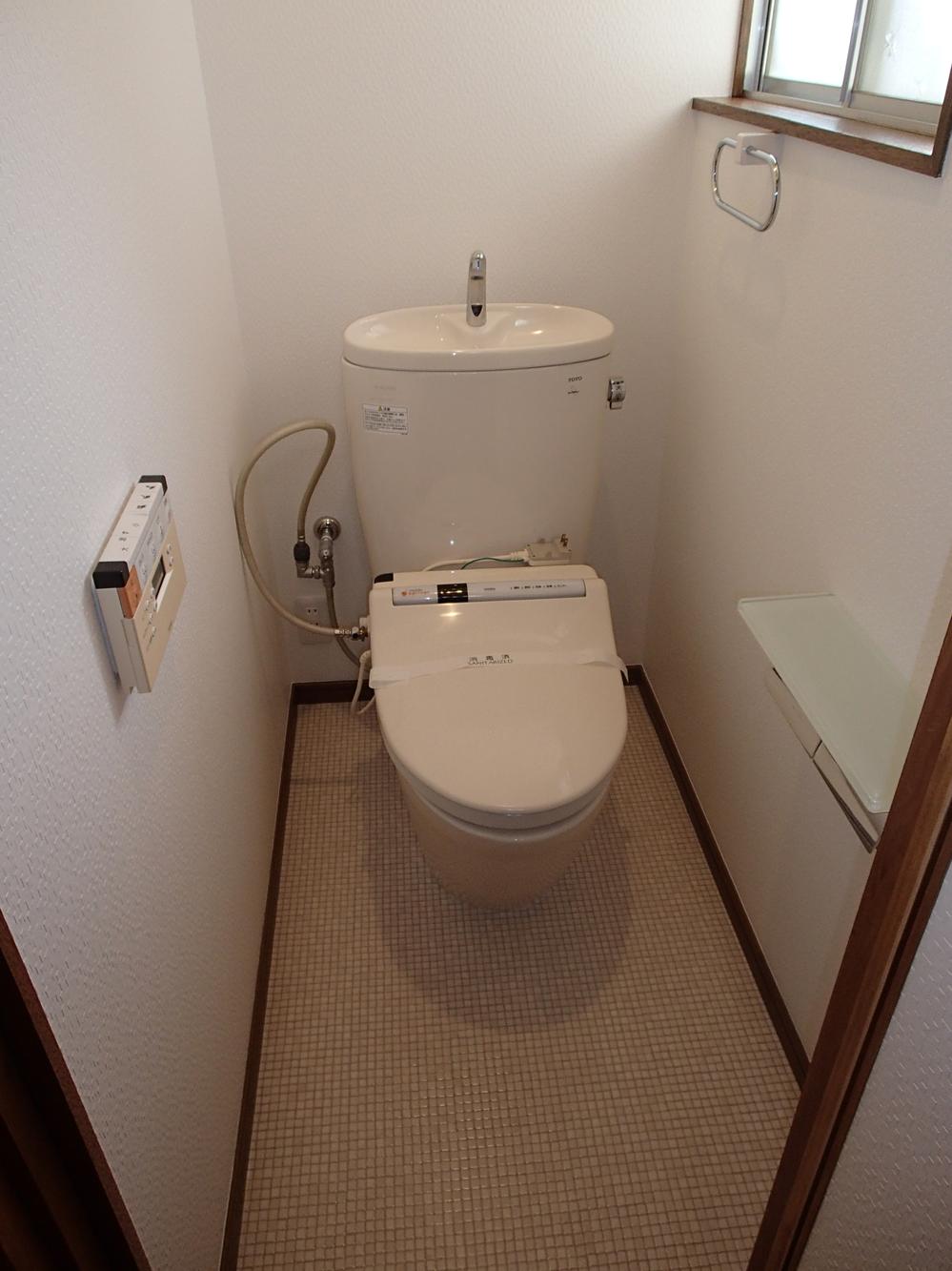 Toilet. Indoor (12 May 2013) Shooting