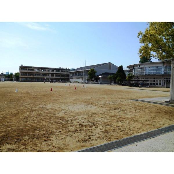 Primary school. 800m until Yao Minami Yamamoto Elementary School