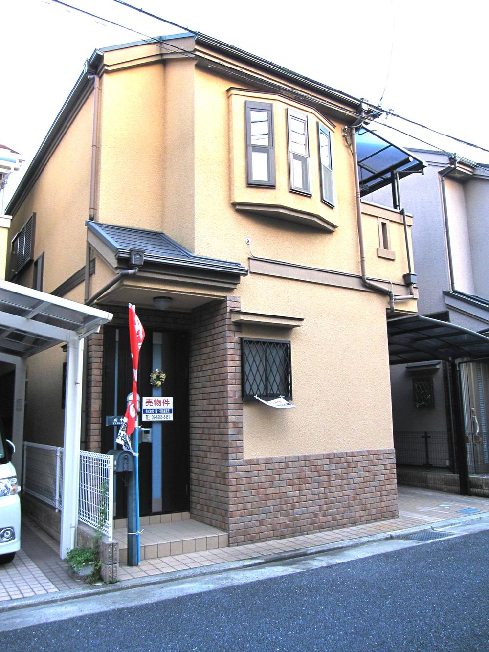 Local appearance photo. From the entrance side