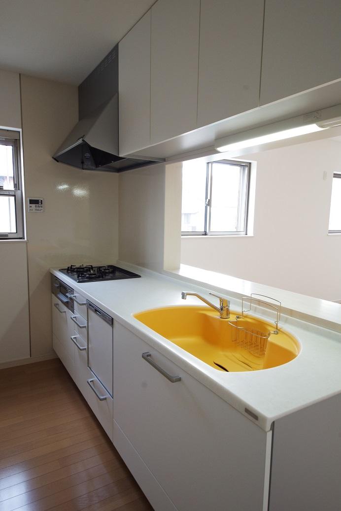 Kitchen. Complete dwelling unit kitchen (April 2013 shooting) YAMAHA Bb system Kitchen Artificial marble Yamaha is proud. Life is changed by the work top.