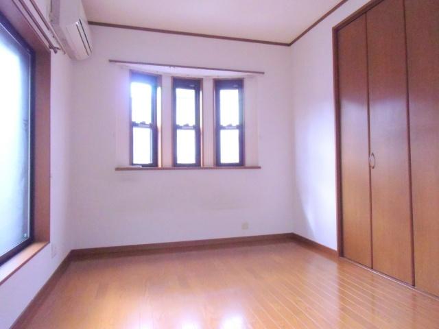 Non-living room. Bright Western-style