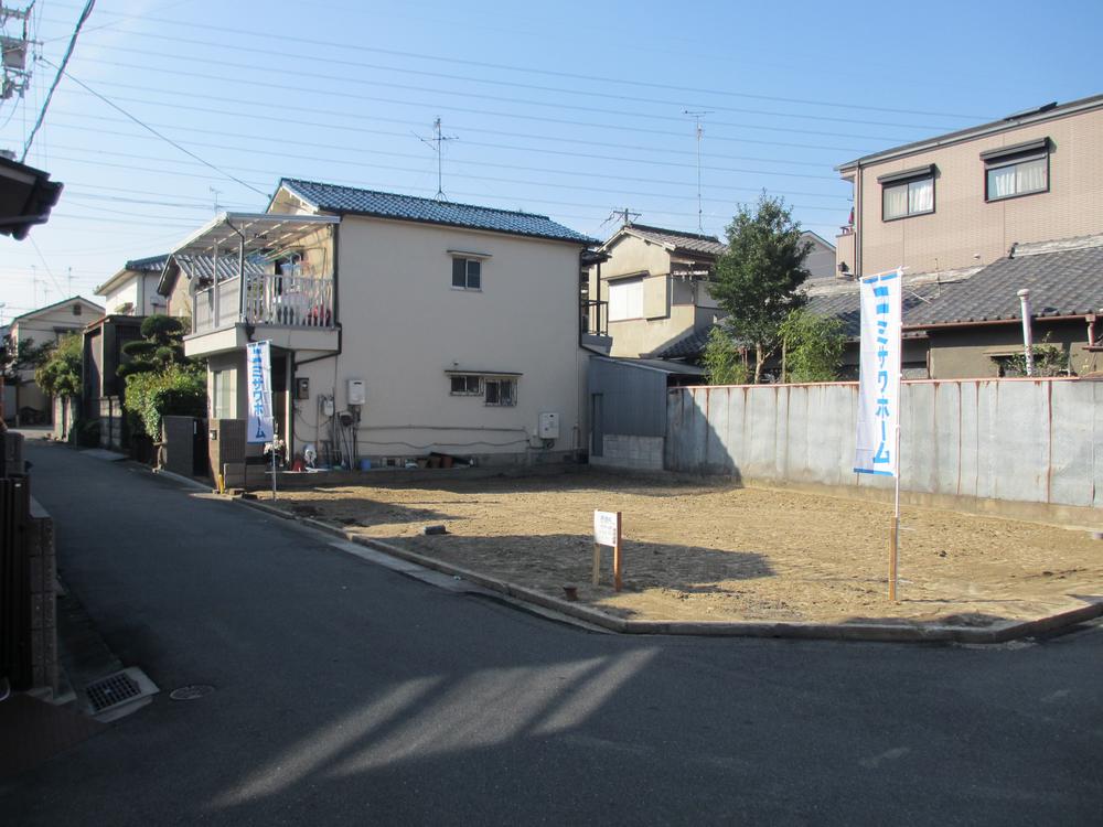 Local photos, including front road. Local (11 May 2013) Shooting