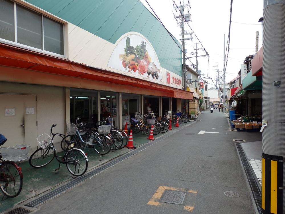 Supermarket. Until acacia Yamamoto shop 211m