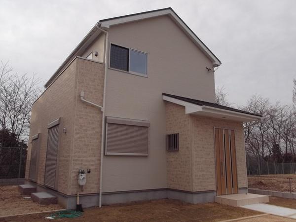 Local appearance photo. Also safe primary and secondary schools within walking distance mom