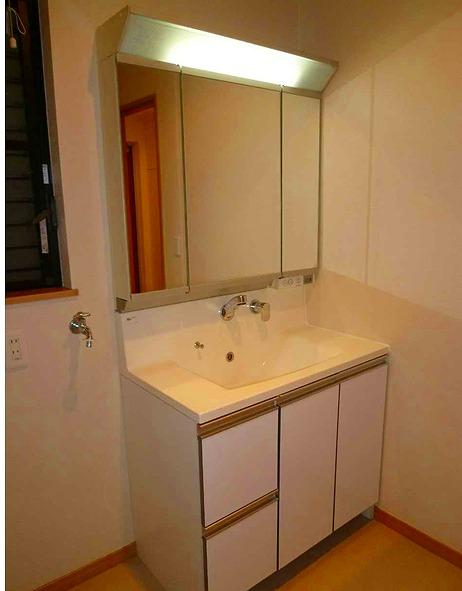 Wash basin, toilet. Wash 2013 November renovation completed!