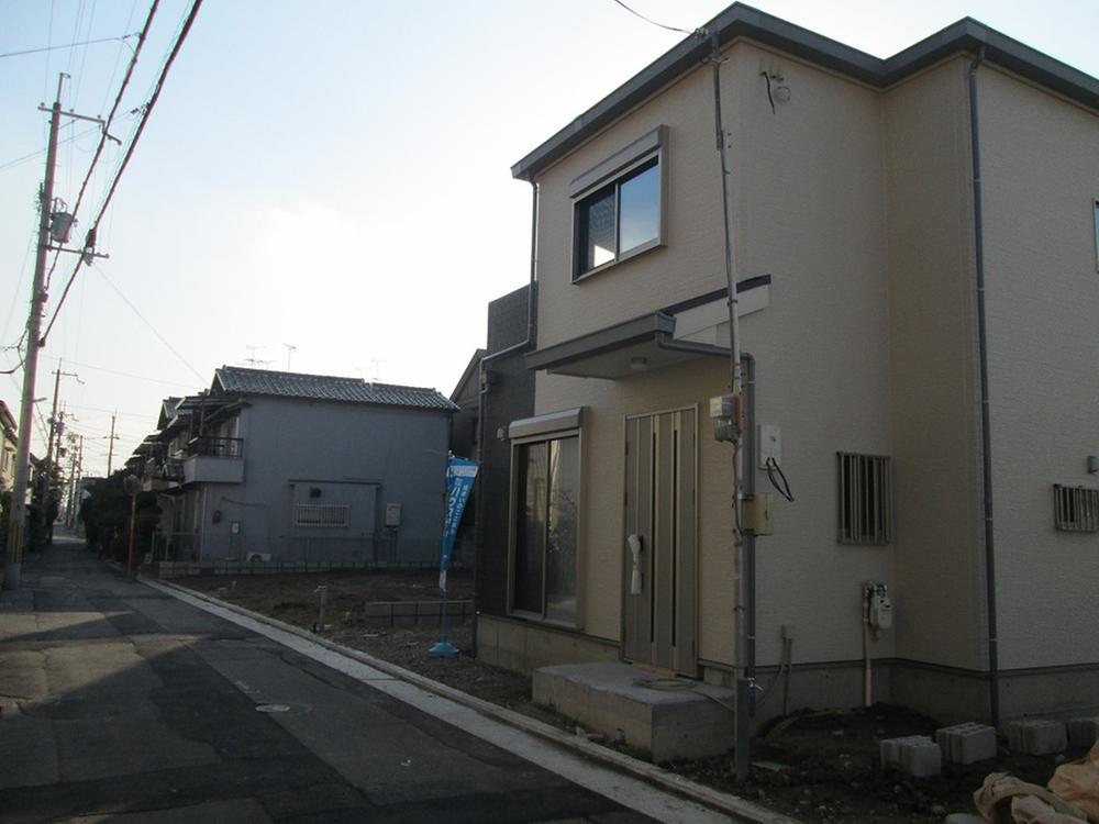 Local photos, including front road. Local (12 May 2013) Shooting