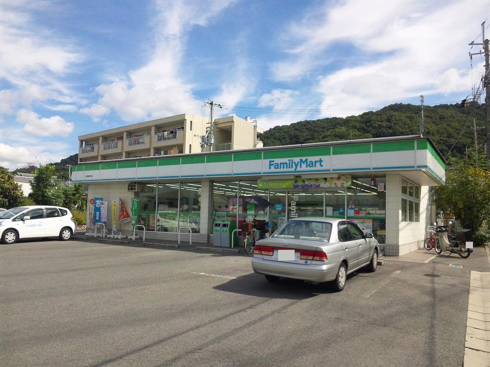 Convenience store. 306m to FamilyMart Yao Jinguji shop