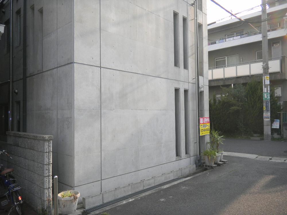 Local appearance photo.  ☆ Day per corner lot is good