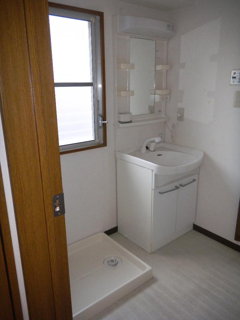 Wash basin, toilet