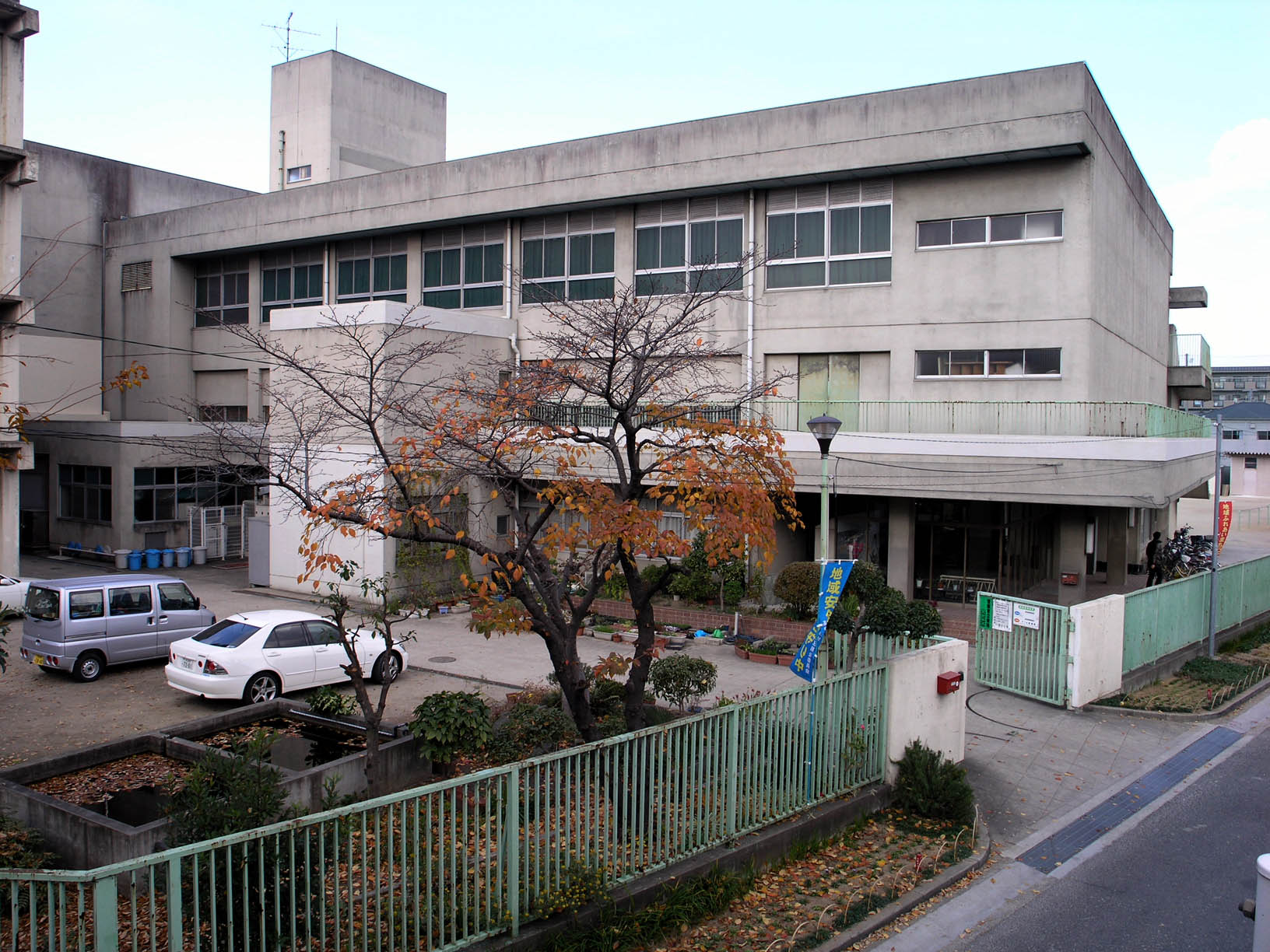 Primary school. 704m until Yao Municipal Takayasu Nishi Elementary School (elementary school)