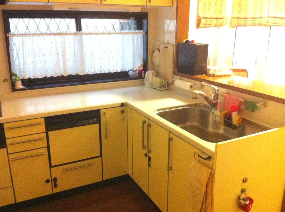 Kitchen. Indoor (12 May 2013) Shooting