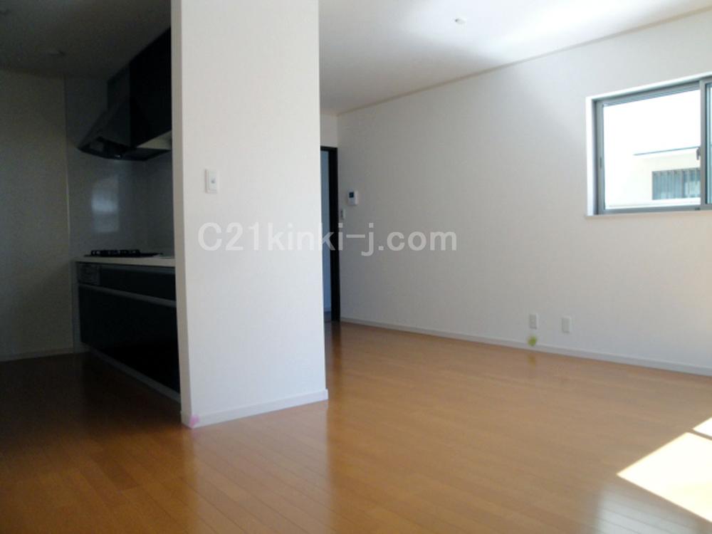 Living. Local photos (living) South-facing bright living!