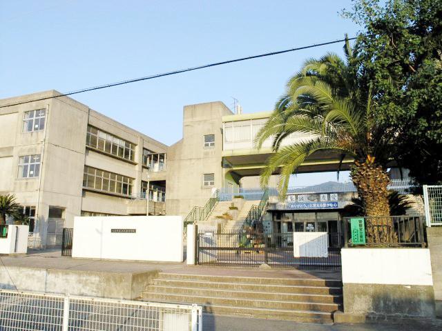 Junior high school. 373m until Yao Municipal Kaminoshima junior high school