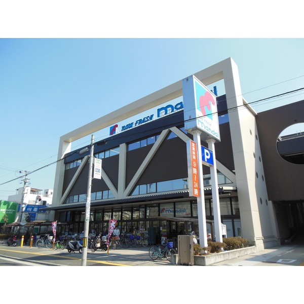 Supermarket. Bandai Shiki store up to (super) 1049m