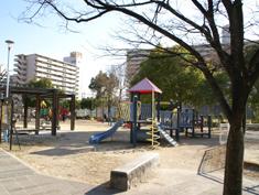 park. 920m until Nagayoshinagaharahigashi park