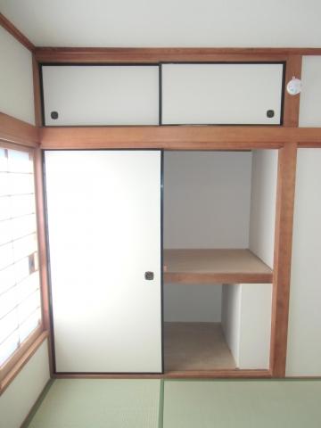Receipt. Is a Japanese-style room of storage