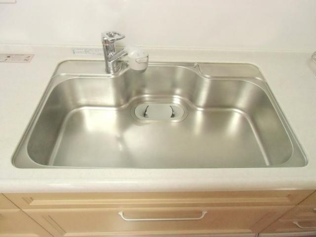 Kitchen. Work Ease wide sink