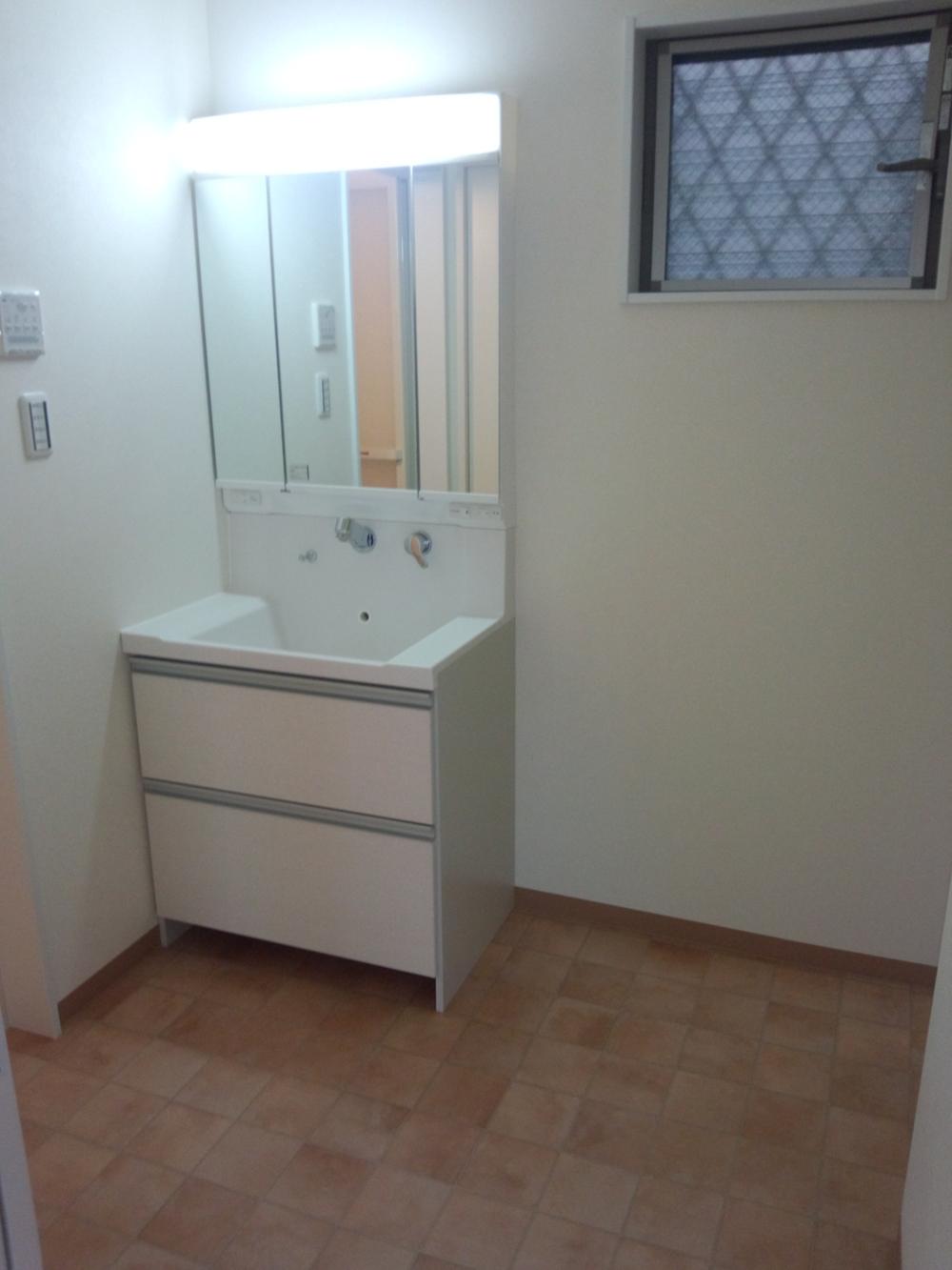 Wash basin, toilet. Indoor (10 May 2013) Shooting