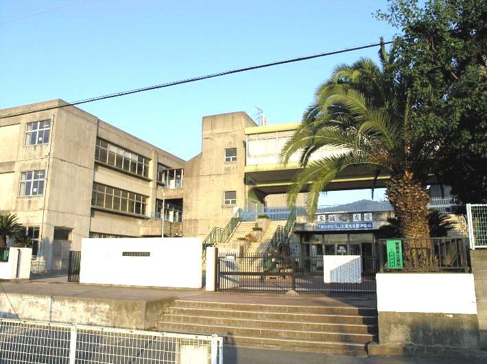 Junior high school. 650m until Yao Municipal Kaminoshima junior high school