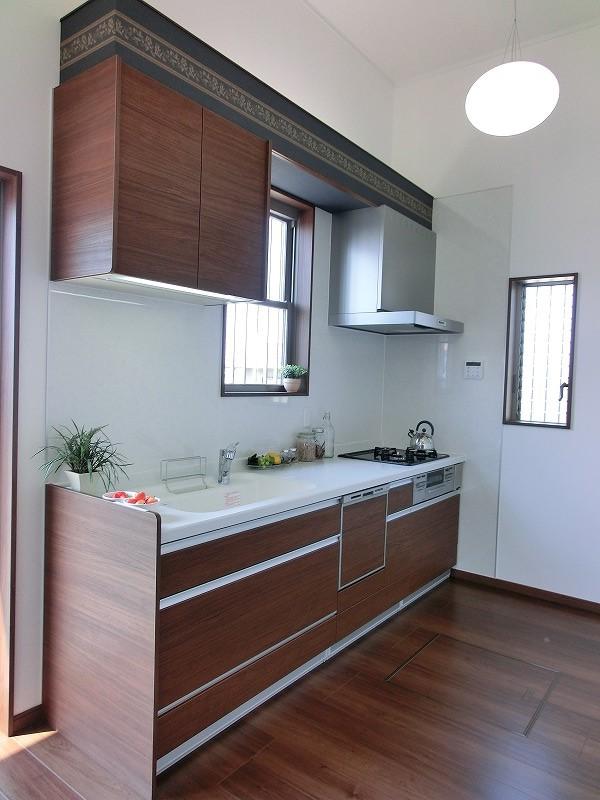 Kitchen. Hey construction cases