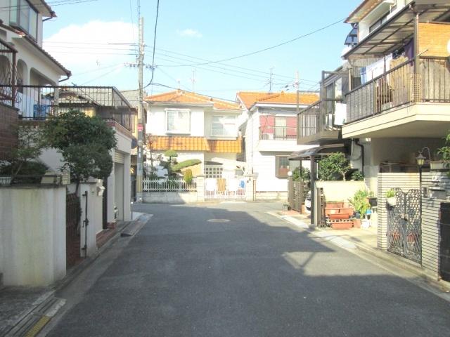 Local photos, including front road. There is also housed there all rooms quires 6