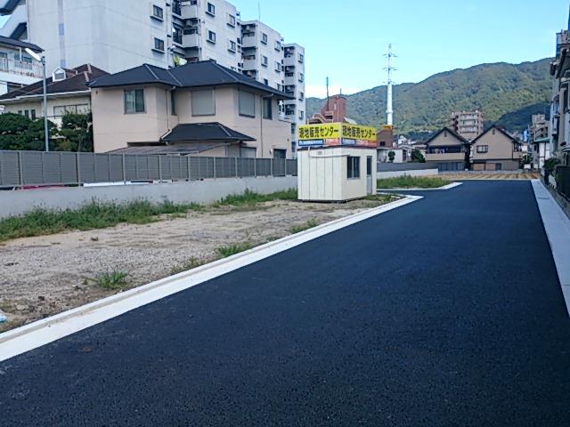 Local land photo. Since the entire surface of the road 6m, Also is easy car passing! Local (September 2013) Shooting