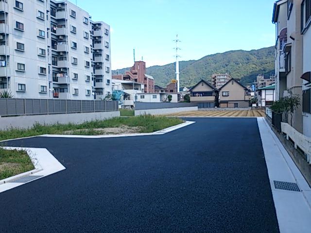 Local photos, including front road. Spacious contact road of 6m is, It is also safe for your child! Local (September 2013) Shooting