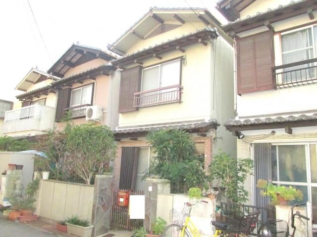 Local appearance photo. There are all rooms quires 6